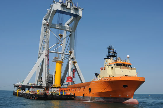 The Svanen and Toisa Sonata on the Sheringham Shoal site.
