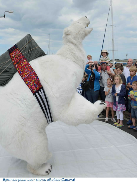 Bj&oslash;rn the polar bear shows off at the Carnival